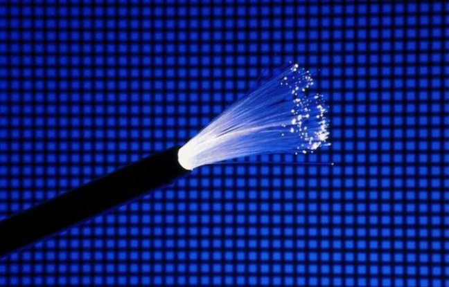Un câble de fibre optique. Un câble de fibre optique.