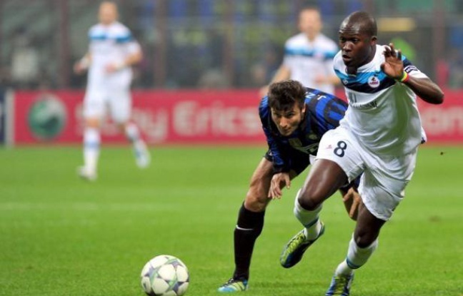 Toujours dans le coup en Ligue des champions sans avoir gagné un seul match après quatre journées, Lille n'a cette fois plus le choix et doit battre le CSKA mardi (18h françaises) dans le froid de Moscou pour continuer à y croire: une défaite serait fatale, un miracle serait nécessaire avec un nul. Toujours dans le coup en Ligue des champions sans avoir gagné un seul match après quatre journées, Lille n'a cette fois plus le choix et doit battre le CSKA mardi (18h françaises) dans le froid de Moscou pour continuer à y croire: une défaite serait fatale, un miracle serait nécessaire avec un nul.
