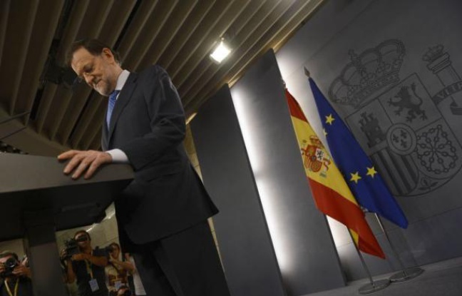 L'Espagne a annoncé vendredi un plan prévoyant cent milliards d'euros d'économies d'ici à 2014, mais, toujours asphyxiée sur les marchés malgré cet effort de rigueur, elle n'exclut plus une demande d'aide financière à ses partenaires européens. L'Espagne a annoncé vendredi un plan prévoyant cent milliards d'euros d'économies d'ici à 2014, mais, toujours asphyxiée sur les marchés malgré cet effort de rigueur, elle n'exclut plus une demande d'aide financière à ses partenaires européens.