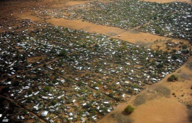 Quatre humanitaires étrangers ont été enlevés et leur chauffeur kényan a été tué vendredi lors d'une attaque contre un convoi du Norwegian Refugee Council (NRC) dans l'un des camps de réfugiés du complexe de Dadaab, au Kenya près de la Somalie, selon la police. Quatre humanitaires étrangers ont été enlevés et leur chauffeur kényan a été tué vendredi lors d'une attaque contre un convoi du Norwegian Refugee Council (NRC) dans l'un des camps de réfugiés du complexe de Dadaab, au Kenya près de la Somalie, selon la police.