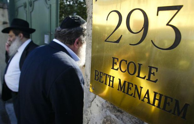 Les parents d'élèves de l'école juive Beth Menahem de Villeurbanne (Rhône) sont très choqués après l'agression qui a eu lieu près de l'établissement samedi. Les parents d'élèves de l'école juive Beth Menahem de Villeurbanne (Rhône) sont très choqués après l'agression qui a eu lieu près de l'établissement samedi.