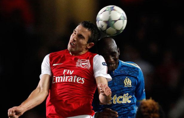 Le joueur d'Arsenal Robin Van Persie pendant un match de Ligue des champions contre Marseille, le 1er novembre 2011. Le joueur d'Arsenal Robin Van Persie pendant un match de Ligue des champions contre Marseille, le 1er novembre 2011.