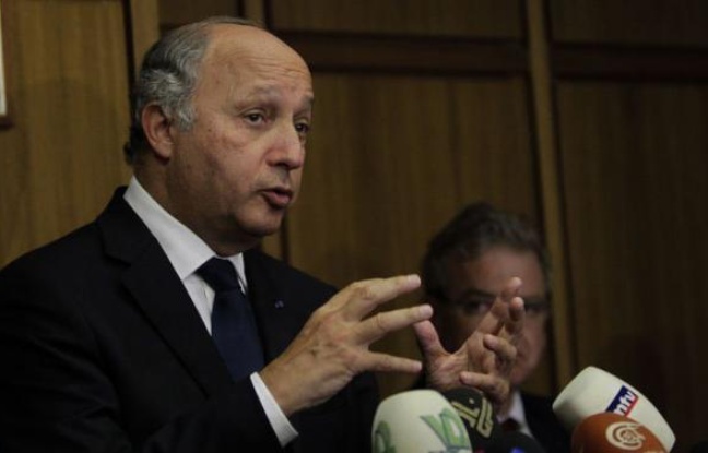 Le chef de la diplomatie française Laurent Fabius, qui a visité jeudi un camps de réfugiés syriens à la frontière turque, a déclaré que "le régime syrien doit être abattu et rapidement", dénonçant "les exactions" de Damas contre les populations civiles. Le chef de la diplomatie française Laurent Fabius, qui a visité jeudi un camps de réfugiés syriens à la frontière turque, a déclaré que "le régime syrien doit être abattu et rapidement", dénonçant "les exactions" de Damas contre les populations civiles.