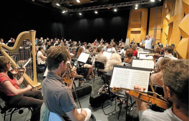 L'orchestre philarmonique de Marseille jouera des œuvres de Tchaïkovski et Ponchielli. L'orchestre philarmonique de Marseille jouera des œuvres de Tchaïkovski et Ponchielli.