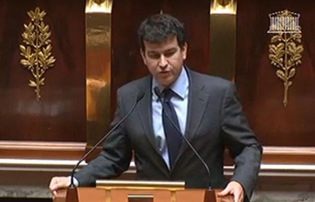 Le député UMP Nicolas Dhuicq à la tribune de l'Assemblée Nationale, le 27 novembre 2012. Le député UMP Nicolas Dhuicq à la tribune de l'Assemblée Nationale, le 27 novembre 2012.