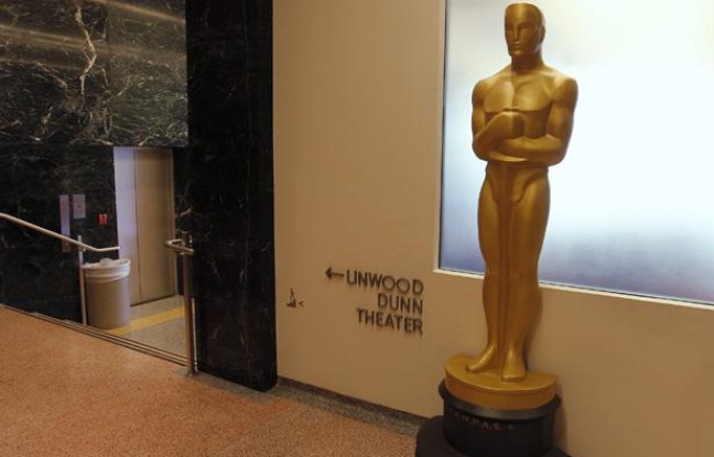 Une statuette dorée à l’entrée du siège de l’Académie américaine des Arts et Sciences du Cinéma à Beverly Hills en Californie. Une statuette dorée à l’entrée du siège de l’Académie américaine des Arts et Sciences du Cinéma à Beverly Hills en Californie.