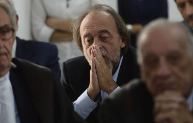 Les scientifiques italiens, accusés d'avoir sous-estimé les risques avant le séisme meurtrier de L'Aquila en 2009, ont été condamnés lundi à six ans de prison pour "homicide par imprudence" par le tribunal de cette ville des Abruzzes, a constaté une journaliste de l'AFP. Les scientifiques italiens, accusés d'avoir sous-estimé les risques avant le séisme meurtrier de L'Aquila en 2009, ont été condamnés lundi à six ans de prison pour "homicide par imprudence" par le tribunal de cette ville des Abruzzes, a constaté une journaliste de l'AFP.