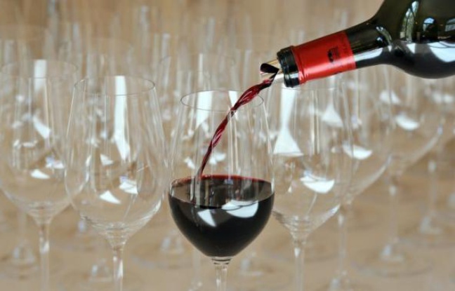 Un industriel de Chine a acquis fin novembre le château de Bellefont-Belcier dans le vignoble bordelais, le premier grand cru classé de Saint-Emilion acheté par un investisseur de ce pays, a-t-on appris jeudi auprès de l'intermédiaire de la vente. Un industriel de Chine a acquis fin novembre le château de Bellefont-Belcier dans le vignoble bordelais, le premier grand cru classé de Saint-Emilion acheté par un investisseur de ce pays, a-t-on appris jeudi auprès de l'intermédiaire de la vente.