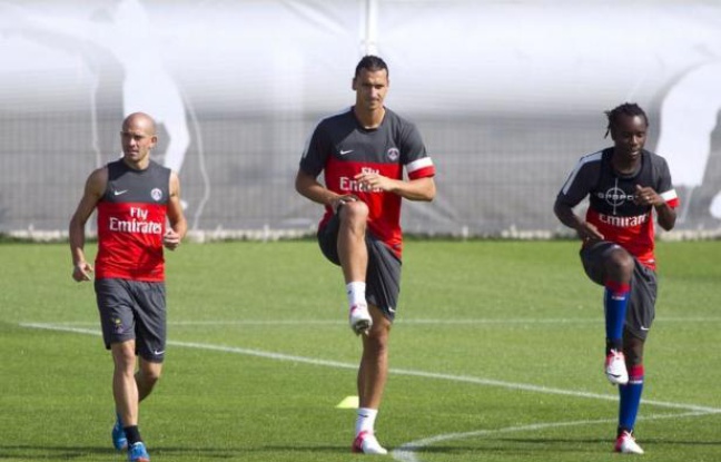 Le PSG galactique et sa mégastar Zlatan Ibrahimovic auront théoriquement un boulevard devant eux en L1 pour remporter un titre qui fuit le club depuis 18 ans, les autres équipes de l'élite semblant condamnées à ramasser les miettes derrière les multimillionnaires parisiens. Le PSG galactique et sa mégastar Zlatan Ibrahimovic auront théoriquement un boulevard devant eux en L1 pour remporter un titre qui fuit le club depuis 18 ans, les autres équipes de l'élite semblant condamnées à ramasser les miettes derrière les multimillionnaires parisiens.