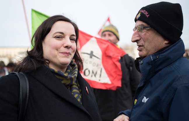 Emmanuelle Cosse devant le tribunal de Nantes en soutien aux familles menacées d'expulsion à Notre Dame des Landes SALOM-GOMIS_SALOM.028/Credit:SEBASTIEN SALOM-GOMIS/SIPA/1601131917 Emmanuelle Cosse devant le tribunal de Nantes en soutien aux familles menacées d'expulsion à Notre Dame des Landes SALOM-GOMIS_SALOM.028/Credit:SEBASTIEN SALOM-GOMIS/SIPA/1601131917