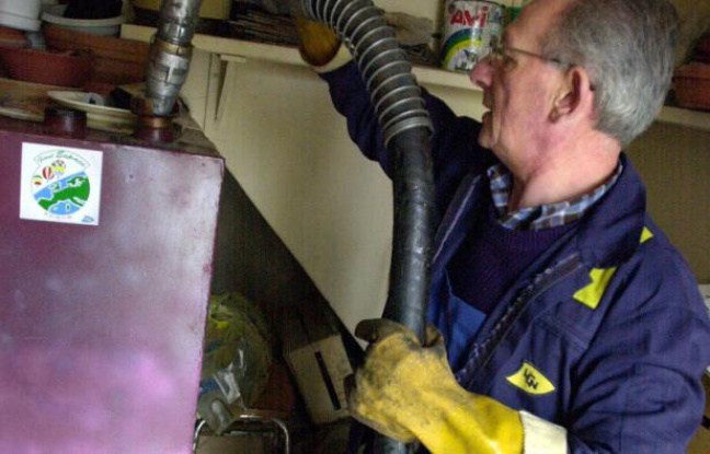 Le coût du fioul flambe lui aussi de manière préoccupante, mais les millions de foyers qui en dépendent pour se chauffer ne bénéficient pour le moment d'aucune aide similaire à celles prises contre la cherté des carburants, du gaz et de l'électricité. Le coût du fioul flambe lui aussi de manière préoccupante, mais les millions de foyers qui en dépendent pour se chauffer ne bénéficient pour le moment d'aucune aide similaire à celles prises contre la cherté des carburants, du gaz et de l'électricité.