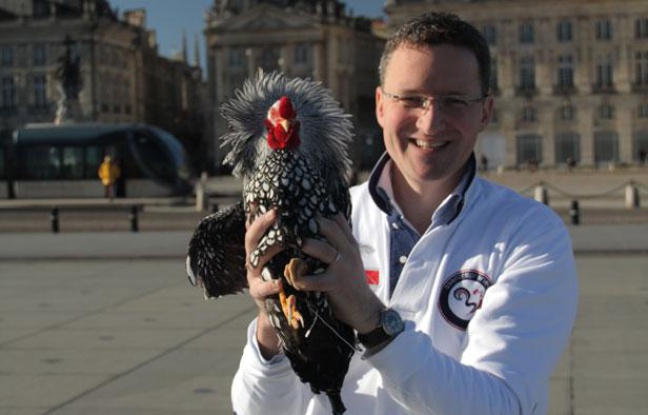 Vincent Prêtet, dirigeant de 33entrepreneurs, devant la place de la Bourse à Bordeaux Vincent Prêtet, dirigeant de 33entrepreneurs, devant la place de la Bourse à Bordeaux