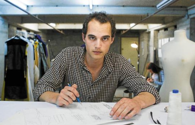 Le créateur Romain Villiers-Moriamé, dans son atelier, mardi. Le créateur Romain Villiers-Moriamé, dans son atelier, mardi.