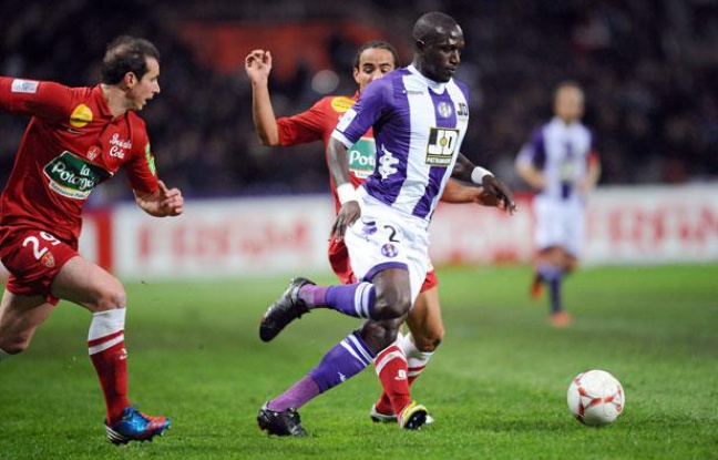 Moussa Sissoko lors du match entre Toulouse et Brest le 27 octobre 2012. Moussa Sissoko lors du match entre Toulouse et Brest le 27 octobre 2012.