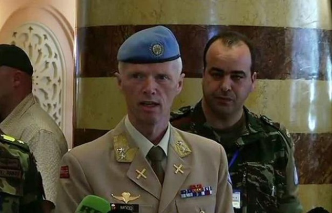Le chef des observateurs de l'ONU en Syrie, le général Robert Mood, a critiqué sur un ton inhabituel mercredi la communauté internationale qui ne fait selon lui que palabrer dans de "beaux hôtels" sans remédier à l'enlisement du conflit syrien. Le chef des observateurs de l'ONU en Syrie, le général Robert Mood, a critiqué sur un ton inhabituel mercredi la communauté internationale qui ne fait selon lui que palabrer dans de "beaux hôtels" sans remédier à l'enlisement du conflit syrien.