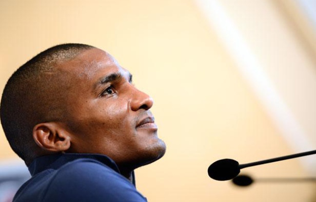 Le milieu de terrain de l'équipe de France Florent Malouda, le 20 juin 2012, à Donetsk. Le milieu de terrain de l'équipe de France Florent Malouda, le 20 juin 2012, à Donetsk.