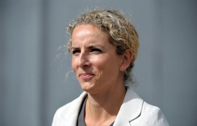 La ministre de l'Ecologie et de l'Energie Delphine Batho a démenti catégoriquement mercredi que le gouvernement s'apprête à "entrouvrir la porte" à l'exploration expérimentale des gaz de schiste, comme le laissait entendre un article paru dans le Figaro. La ministre de l'Ecologie et de l'Energie Delphine Batho a démenti catégoriquement mercredi que le gouvernement s'apprête à "entrouvrir la porte" à l'exploration expérimentale des gaz de schiste, comme le laissait entendre un article paru dans le Figaro.