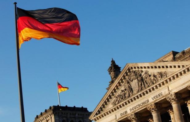 Jusqu'ici très tolérante envers les zoophiles, l'Allemagne a décidé d'interdire les actes sexuels entre les hommes et les animaux, un geste réclamé depuis longtemps par les associations de défense des bêtes. Jusqu'ici très tolérante envers les zoophiles, l'Allemagne a décidé d'interdire les actes sexuels entre les hommes et les animaux, un geste réclamé depuis longtemps par les associations de défense des bêtes.