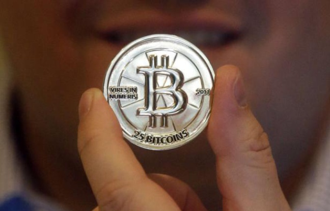 Une pièce de 25 bitcoins. Une pièce de 25 bitcoins.
