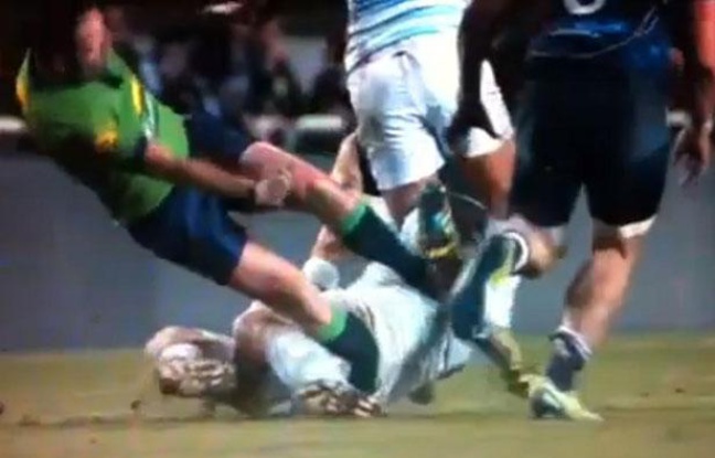 L'arbitre de la rencontre entre Montpellier et le Racing-Métro Mathieu Raynal s'est gravement blessé pendant le match. L'arbitre de la rencontre entre Montpellier et le Racing-Métro Mathieu Raynal s'est gravement blessé pendant le match.