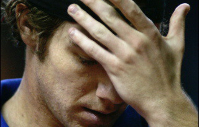 La France a été éliminée par la Russie en quarts de finale de la Coupe Davis de tennis, en étant menée 3 à 1 après la victoire de Dimitry Tursunov sur Richard Gasquet en cinq sets 6-1, 3-6, 6-7 (4/7), 6-3, 7-5 dimanche à Pau. La France a été éliminée par la Russie en quarts de finale de la Coupe Davis de tennis, en étant menée 3 à 1 après la victoire de Dimitry Tursunov sur Richard Gasquet en cinq sets 6-1, 3-6, 6-7 (4/7), 6-3, 7-5 dimanche à Pau.