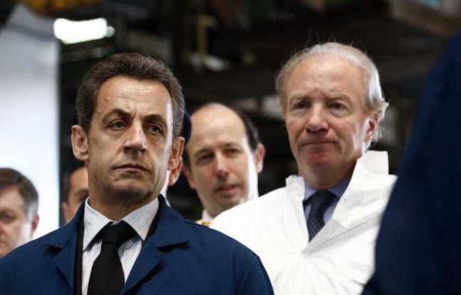 Nicolas Sarkozy et Brice Hortefeux, le 7 avril 2011, lors d'une visite de la fonderie Alcan, à Issoire, dans le Puy-de-Dôme. Nicolas Sarkozy et Brice Hortefeux, le 7 avril 2011, lors d'une visite de la fonderie Alcan, à Issoire, dans le Puy-de-Dôme.