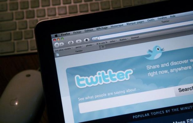Les réseaux sociaux comme Facebook et Twitter, très prisés des manifestants, ont été l'un des vecteurs du "printemps arabe". Les réseaux sociaux comme Facebook et Twitter, très prisés des manifestants, ont été l'un des vecteurs du "printemps arabe".