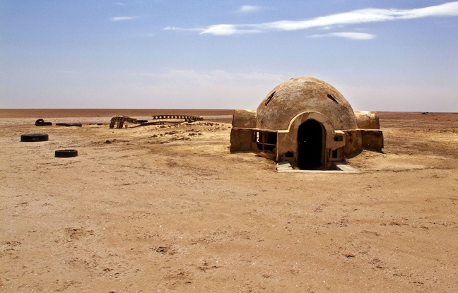 Les décors abandonnés de l'épisode IV de la saga Star Wars, tourné en 1976 dans le désert de Tataouine en Tunisie. Les décors abandonnés de l'épisode IV de la saga Star Wars, tourné en 1976 dans le désert de Tataouine en Tunisie.