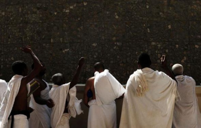 Les pèlerins ont commencé mardi le rituel de lapidation de Satan dans la vallée de Mina, près de La Mecque, au premier jour de l'Aïd al-Adha, la fête du sacrifice célébrée par les musulmans à travers le monde. Les pèlerins ont commencé mardi le rituel de lapidation de Satan dans la vallée de Mina, près de La Mecque, au premier jour de l'Aïd al-Adha, la fête du sacrifice célébrée par les musulmans à travers le monde.