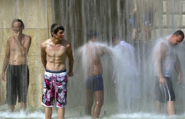 Lundi, la vigilance orange canicule est maintenue sur les régions Alsace, Bourgogne, Franche-Comté et Limousin, ainsi que les départements suivants: Ain (01), Allier (03), Charente (16), Cher (18), Dordogne (24), Haute-Garonne (31), Gers (32), Indre (36), Isère (38), Loire (42), Lot (46), Lot-et-Garonne (47), Haute-Marne (52), Meurthe-et-Moselle (54), Moselle (57), Puy-de-Dôme (63), Rhône (69), Tarn (81), Tarn-et-Garonne (82) et Vosges (88). Lundi, la vigilance orange canicule est maintenue sur les régions Alsace, Bourgogne, Franche-Comté et Limousin, ainsi que les départements suivants: Ain (01), Allier (03), Charente (16), Cher (18), Dordogne (24), Haute-Garonne (31), Gers (32), Indre (36), Isère (38), Loire (42), Lot (46), Lot-et-Garonne (47), Haute-Marne (52), Meurthe-et-Moselle (54), Moselle (57), Puy-de-Dôme (63), Rhône (69), Tarn (81), Tarn-et-Garonne (82) et Vosges (88).