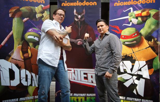 Kevin Eastman, cocréateur des Tortues Ninja, et Rich Magallanes, responsable de l'animation chez Nickelodeon. Kevin Eastman, cocréateur des Tortues Ninja, et Rich Magallanes, responsable de l'animation chez Nickelodeon.