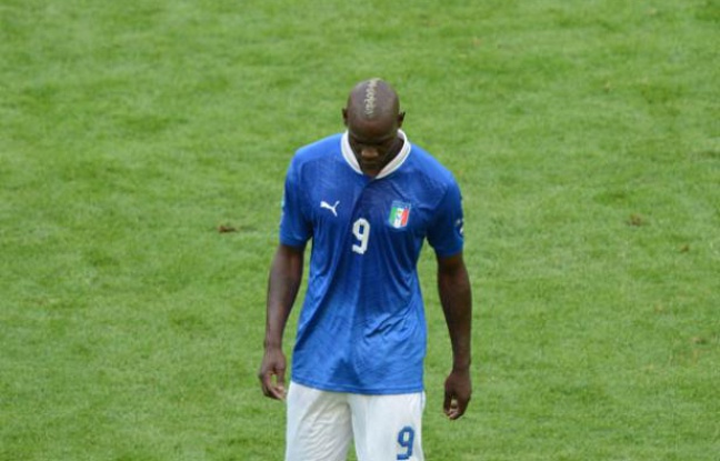 Mario Balotelli, joueur de l'équipe d'Italie, pendant le match de l'Euro contre l'Espagne, le 10 juin 2012. Mario Balotelli, joueur de l'équipe d'Italie, pendant le match de l'Euro contre l'Espagne, le 10 juin 2012.