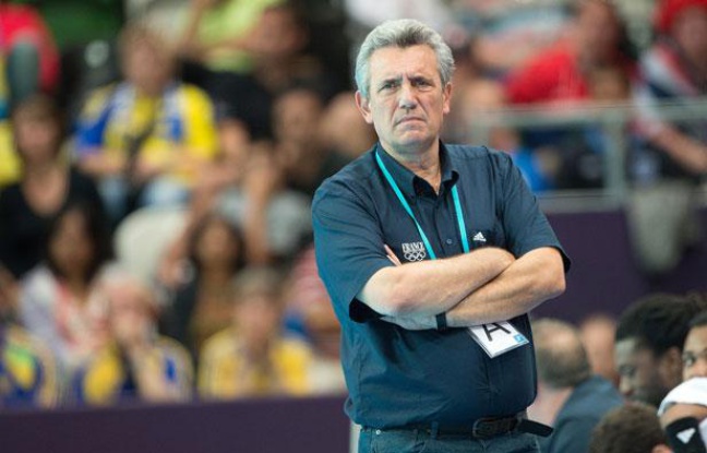 Le sélectionneur de l'équipe de France de hanball, Claude Onesta, lors d'un match contre la Suède aux Jeux olympiques de Londres, le 6 août 2012. Le sélectionneur de l'équipe de France de hanball, Claude Onesta, lors d'un match contre la Suède aux Jeux olympiques de Londres, le 6 août 2012.