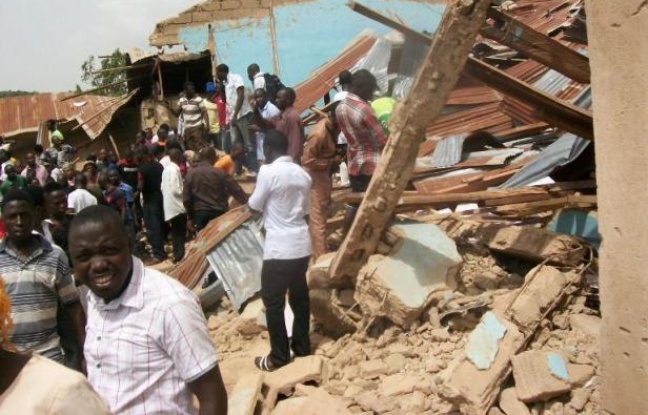 Des attentats revendiqués par les islamistes de Boko Haram ont eu lieu dimanche contre deux églises du centre et du nord-est du Nigeria, tuant au moins 4 personnes, dont un kamikaze, et en blessant une cinquantaine, selon des responsables nigérians. Des attentats revendiqués par les islamistes de Boko Haram ont eu lieu dimanche contre deux églises du centre et du nord-est du Nigeria, tuant au moins 4 personnes, dont un kamikaze, et en blessant une cinquantaine, selon des responsables nigérians.