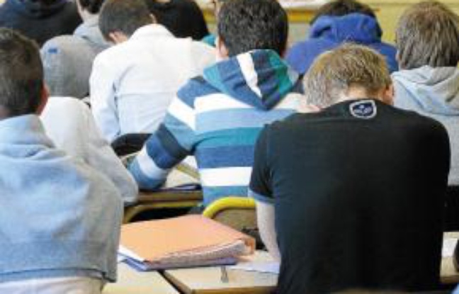 Des classes à 35 élèves au lycée. Des classes à 35 élèves au lycée.