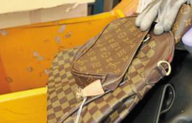 Ce jeudi, de faux sacs de luxe ont été contrefaits Ce jeudi, de faux sacs de luxe ont été contrefaits