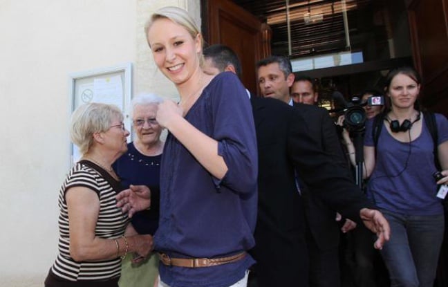 Marion Marechal-Le Pen le 17 juin 2012 au deuxième tour des législatives à Mazan dans le Vaucluse. Marion Marechal-Le Pen le 17 juin 2012 au deuxième tour des législatives à Mazan dans le Vaucluse.