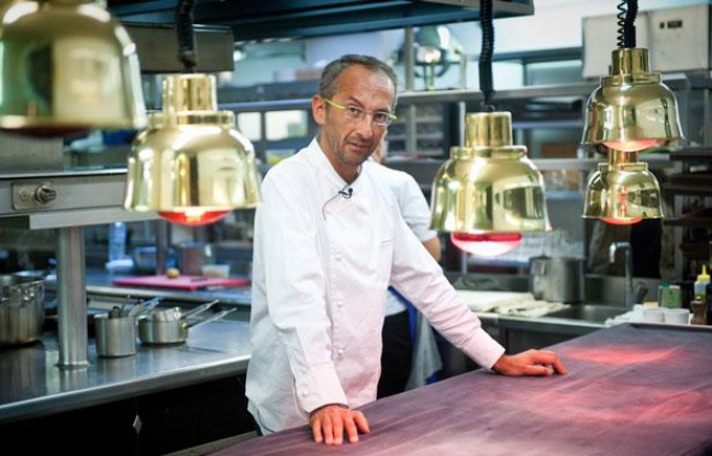Le chef Michel Portos, dans la cuisine de son restaurant Le Saint-James, à Bouliac Le chef Michel Portos, dans la cuisine de son restaurant Le Saint-James, à Bouliac