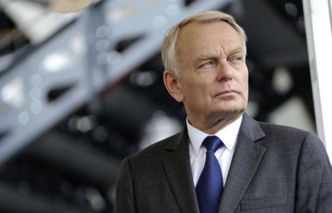 Le Premier ministre Jean-Marc Ayrault exhorte les dirigeants du groupe PSA, vendredi lors d'une visite à Nantes, de répondre à plusieurs questions précises sur le plan de suppression de 8.000 postes en France annoncé jeudi. Le Premier ministre Jean-Marc Ayrault exhorte les dirigeants du groupe PSA, vendredi lors d'une visite à Nantes, de répondre à plusieurs questions précises sur le plan de suppression de 8.000 postes en France annoncé jeudi.