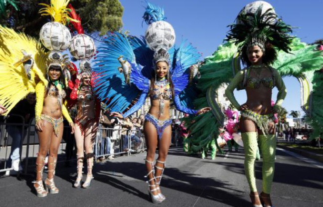 Des danseuses participent à la 132e édition du carnaval de Nice, le 13 février 2016 Des danseuses participent à la 132e édition du carnaval de Nice, le 13 février 2016