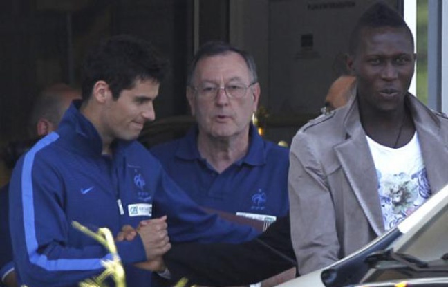 Christian Gourcuff et Yapou Yanga-Mbiwa, le 29 mai 2012 au Touquet. Christian Gourcuff et Yapou Yanga-Mbiwa, le 29 mai 2012 au Touquet.