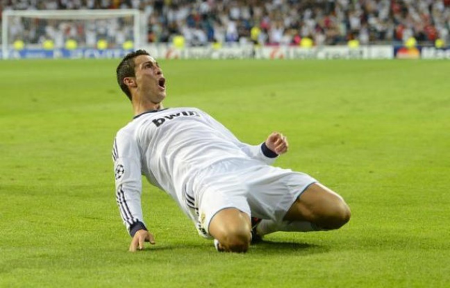 Le Real Madrid a battu Manchester City (3-2) au terme d'une rencontre riche en rebondissements, qui a vu les Madrilènes revenir au score par deux fois avant que Ronaldo ne marque le but victorieux, lors de la 1re journée du groupe D de la Ligue des champions, mardi à Madrid. Le Real Madrid a battu Manchester City (3-2) au terme d'une rencontre riche en rebondissements, qui a vu les Madrilènes revenir au score par deux fois avant que Ronaldo ne marque le but victorieux, lors de la 1re journée du groupe D de la Ligue des champions, mardi à Madrid.