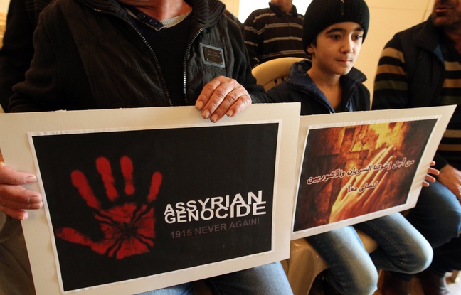 Des chrétiens assyriens venus d'Irak et de Syrie, réfugiés au Liban, prient le 26 février 2015 pour les 220 assyriens enlevés par Daesh. Des chrétiens assyriens venus d'Irak et de Syrie, réfugiés au Liban, prient le 26 février 2015 pour les 220 assyriens enlevés par Daesh.