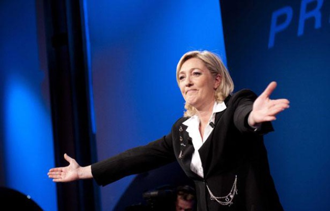 Marine Le Pen à la salle Equinoxe à Paris, le soir des résultats du premier tour de l'élection présidentielle, le 22 avril 2012. Marine Le Pen à la salle Equinoxe à Paris, le soir des résultats du premier tour de l'élection présidentielle, le 22 avril 2012.