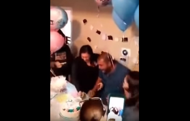 En apprenant qu'il allait avoir un fils, ce père de quatre filles s'est évanoui. En apprenant qu'il allait avoir un fils, ce père de quatre filles s'est évanoui.