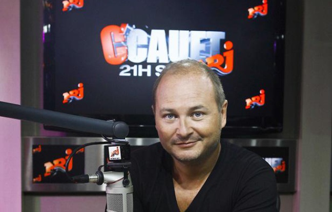 Cauet à la station de radio NRJ. Cauet à la station de radio NRJ.