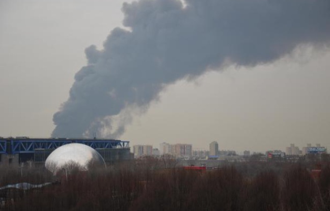 L'incendie de La Courneuve-Aubervilliers pris du 19e arrondissement de Paris par un internaute de 20minutes.fr, le 16 février 2012. L'incendie de La Courneuve-Aubervilliers pris du 19e arrondissement de Paris par un internaute de 20minutes.fr, le 16 février 2012.