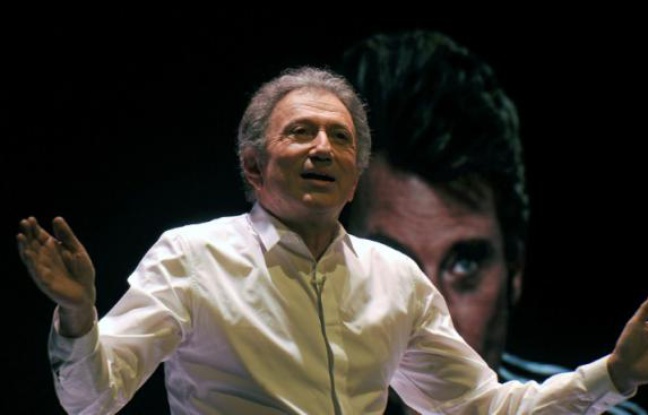 Michel Drucker sur scène, le 12 février 2016 à Amiens Michel Drucker sur scène, le 12 février 2016 à Amiens