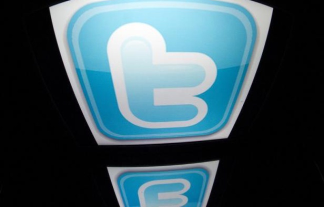 Trois adolescentes ont été exclues définitivement de leur lycée à Limay (Yvelines) pour avoir insulté leur professeur de français sur le réseau social Twitter, a-t-on appris samedi auprès de l'Education nationale, confirmant une information du Parisien. Trois adolescentes ont été exclues définitivement de leur lycée à Limay (Yvelines) pour avoir insulté leur professeur de français sur le réseau social Twitter, a-t-on appris samedi auprès de l'Education nationale, confirmant une information du Parisien.