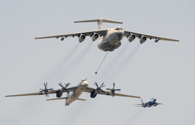 Un Il-76 et un TU-95 de l'armée russe, en 2008.